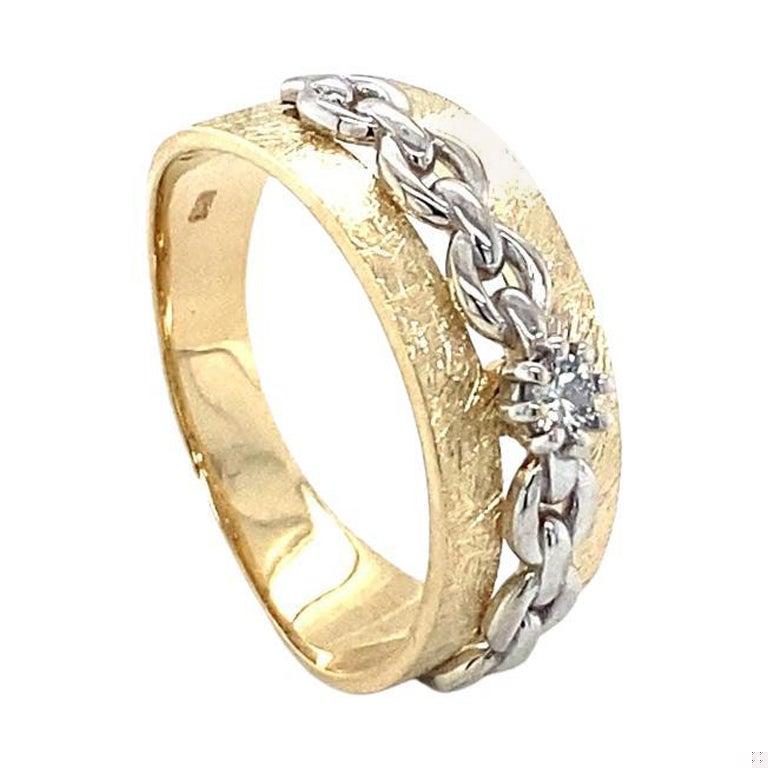 Round Cut Diamond Yellow Gold Band