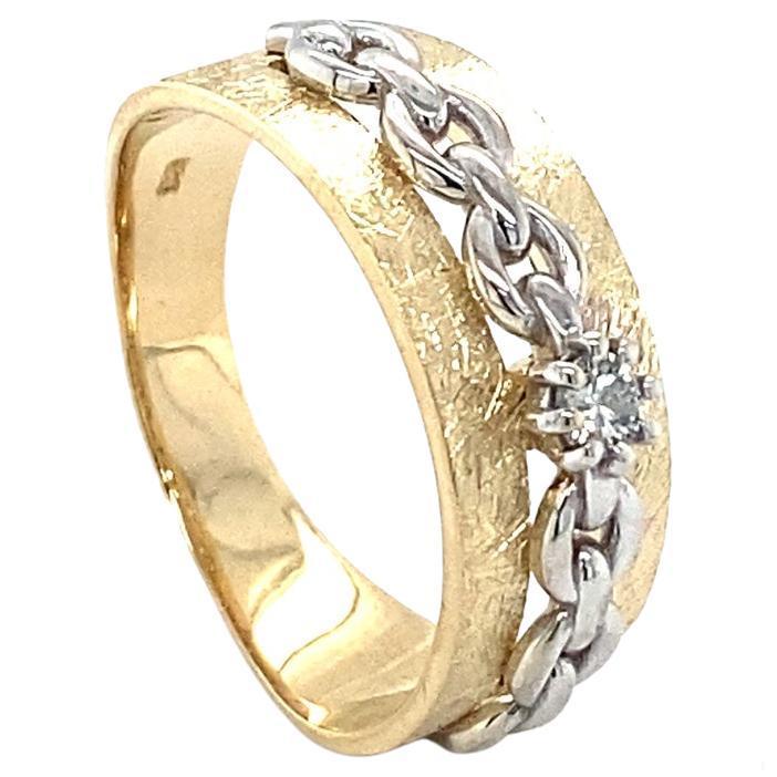 Round Cut Diamond Yellow Gold Band