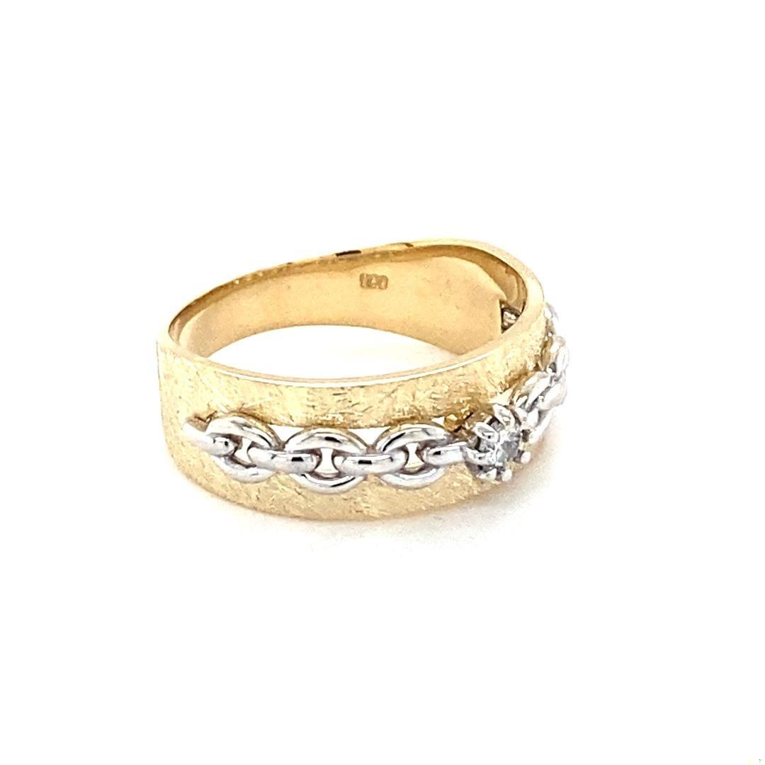 Round Cut Diamond Yellow Gold Band