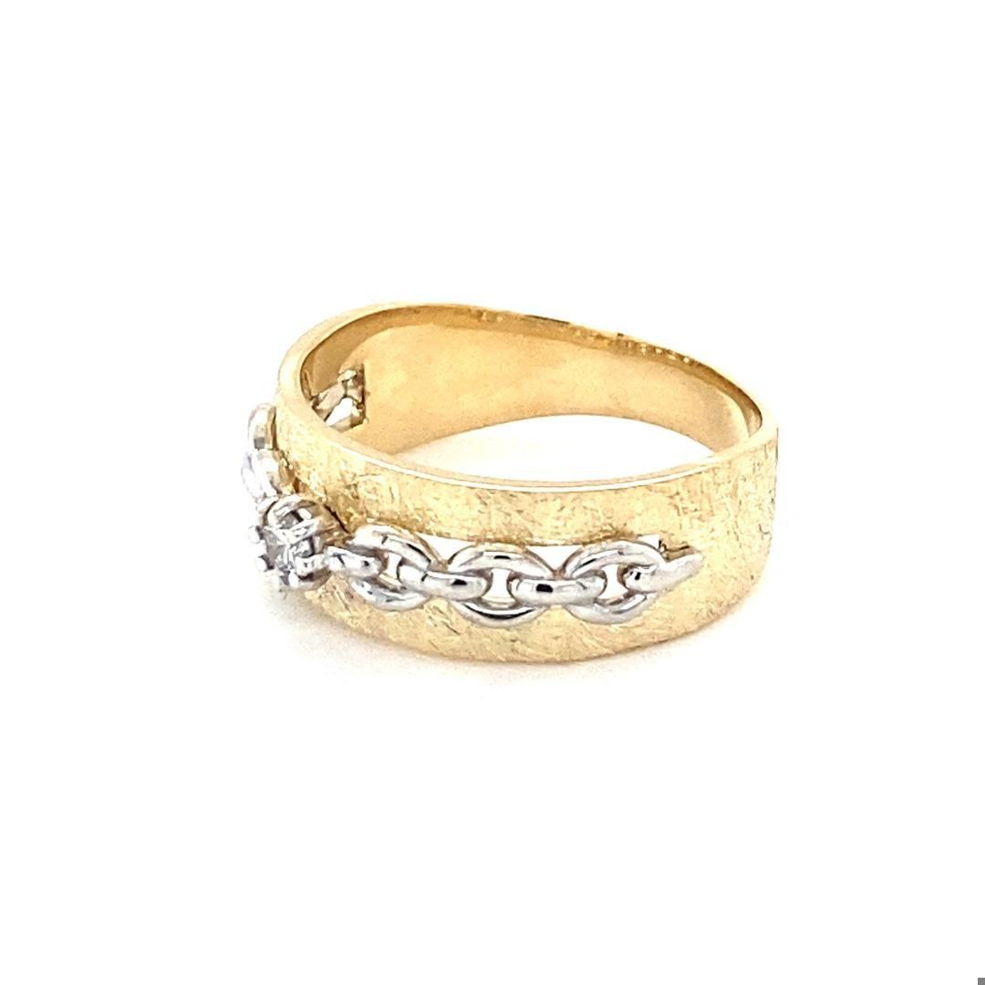 Round Cut Diamond Yellow Gold Band