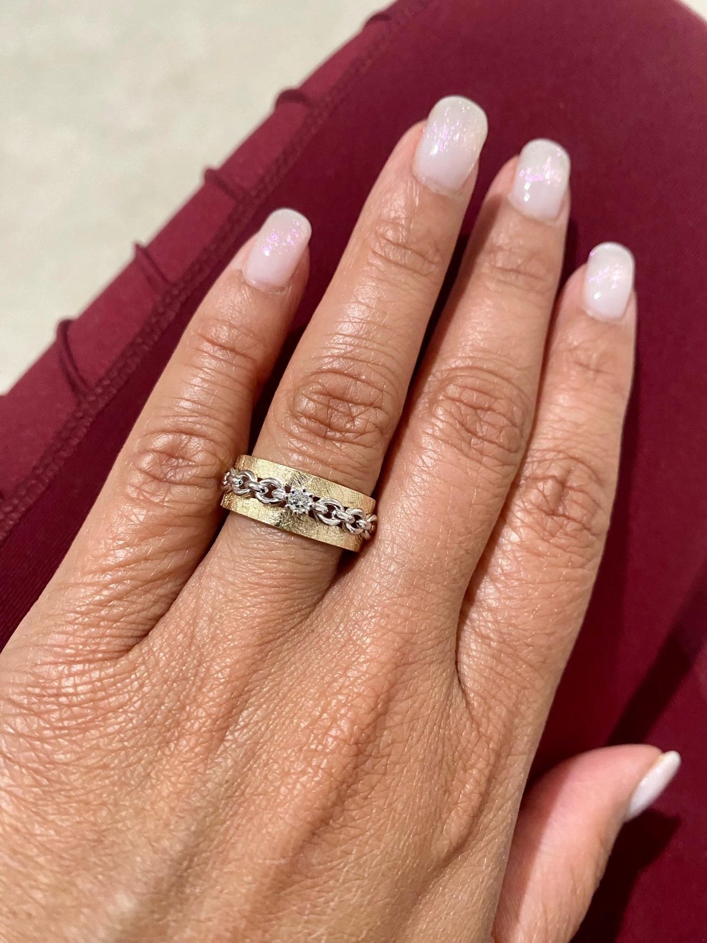 Round Cut Diamond Yellow Gold Band